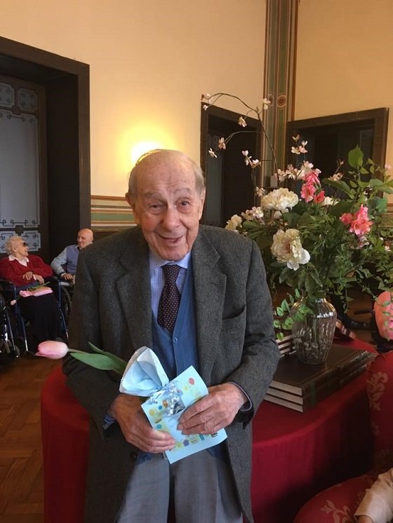 Angelo Loforese, a Casa mostani "sztárja", aki néhány napja ünnepelte 97. születésnapját.