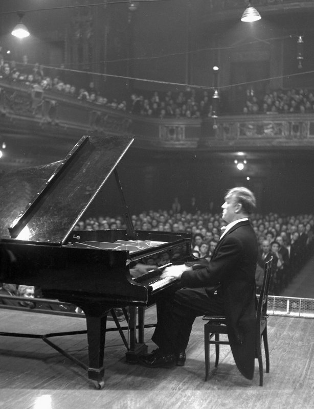 Szvjatoszlav Richter zongoraművész hangversenye a Zeneakadémia Nagytermében 1958-ban - forrás: Fortepan, adományozó: Kotnyek Antal