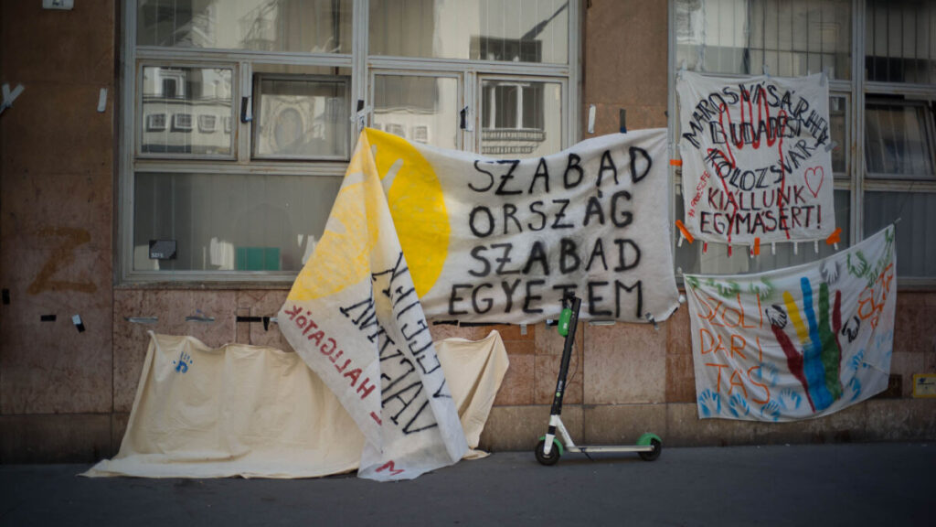 Az SZFE demonstrációján - fotó: Todoroff Lázár