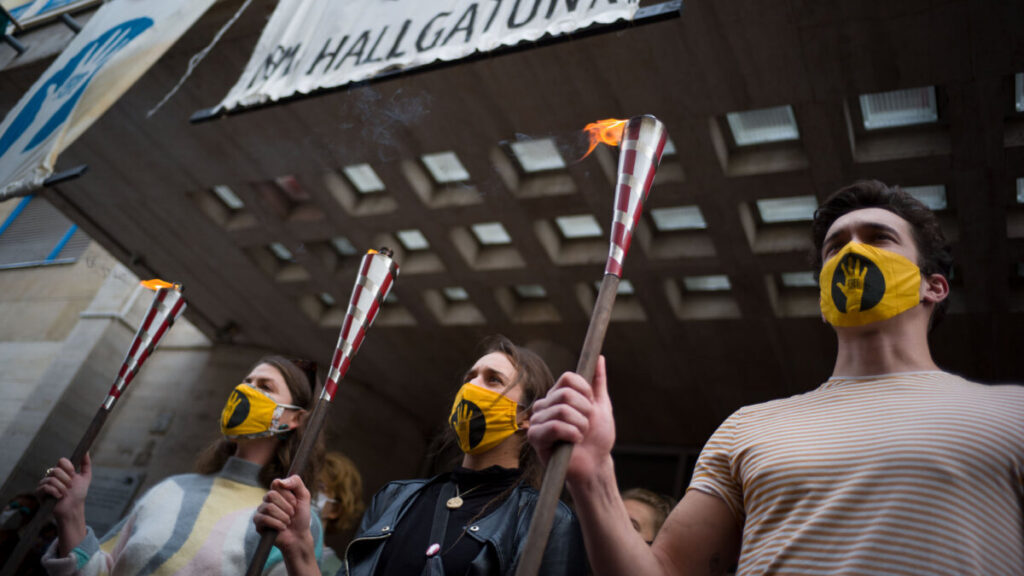 Blokád az Színház- és Filmművészeti Egyetem épületénél - fotó: Todoroff Lázár
