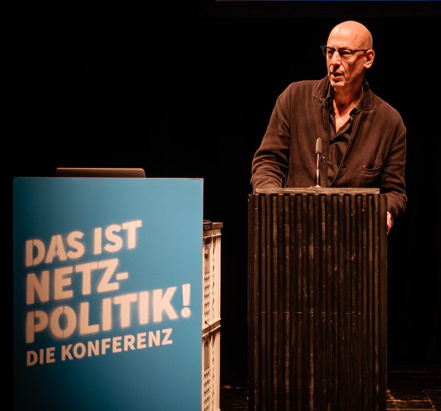 Klaus Dörr, a Volksbühne Berlin ideiglenes igazgatója , Konferenz "Das ist Netzpolitik!" 2019 - forrás: Wikipedia