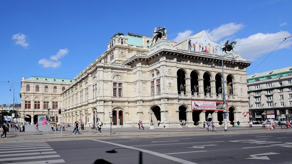 Bécsi Állami Operaház - forrás: wikipedia - Bwag