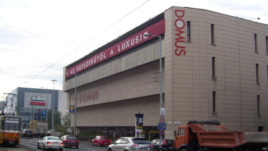 DOMUS áruház a Budapest, XIII. Róbert Károly krt.67 - forrás: wikipedia