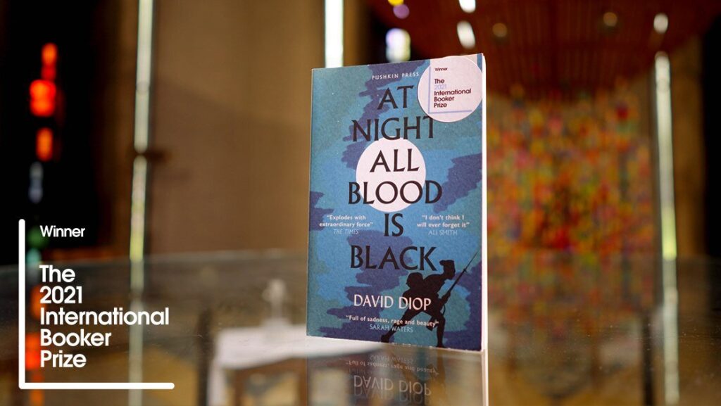 David Diop: At Night All Blood Is Black című könyve - forrás: a Nemzetközi Booker-díj FB-oldala