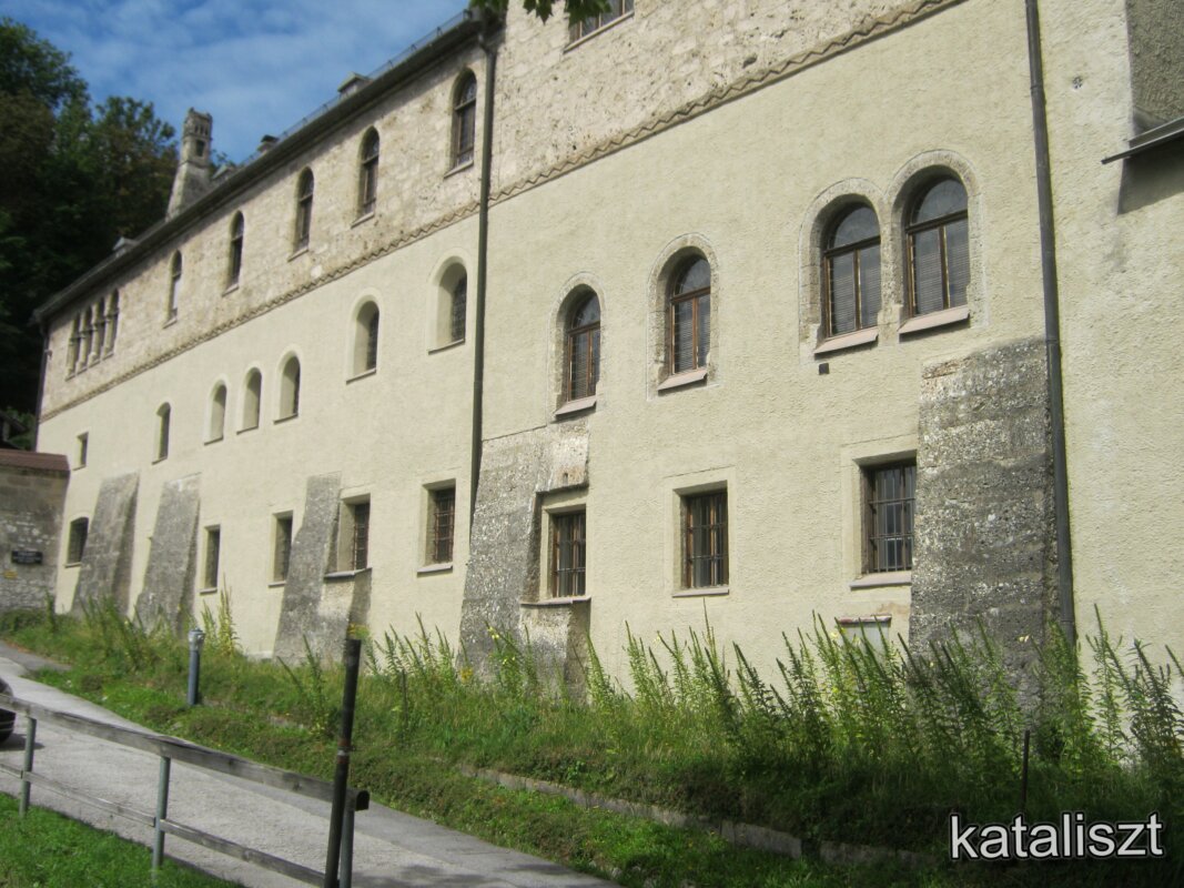 A zárda falai kívülről - fotó: Kocsis Katalin / Kataliszt