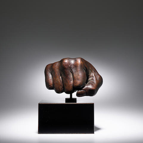 Muhammad Ali bronzba öntött ökle – forrás: Bonhams