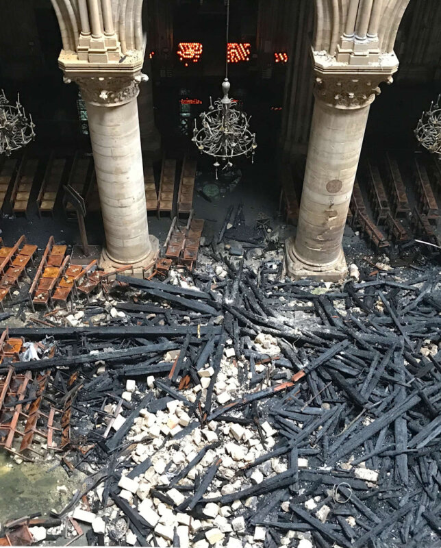 A Notre-Dame székesegyház a tűz után - forrás: friendsofnotredamedeparis.org/