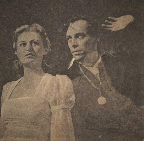 Várkonyi Zoltán és Medvegy Mária a Hamlet előadásán, 1943-ban - Forrás: Színházi Magazin, 1943/ 22.
