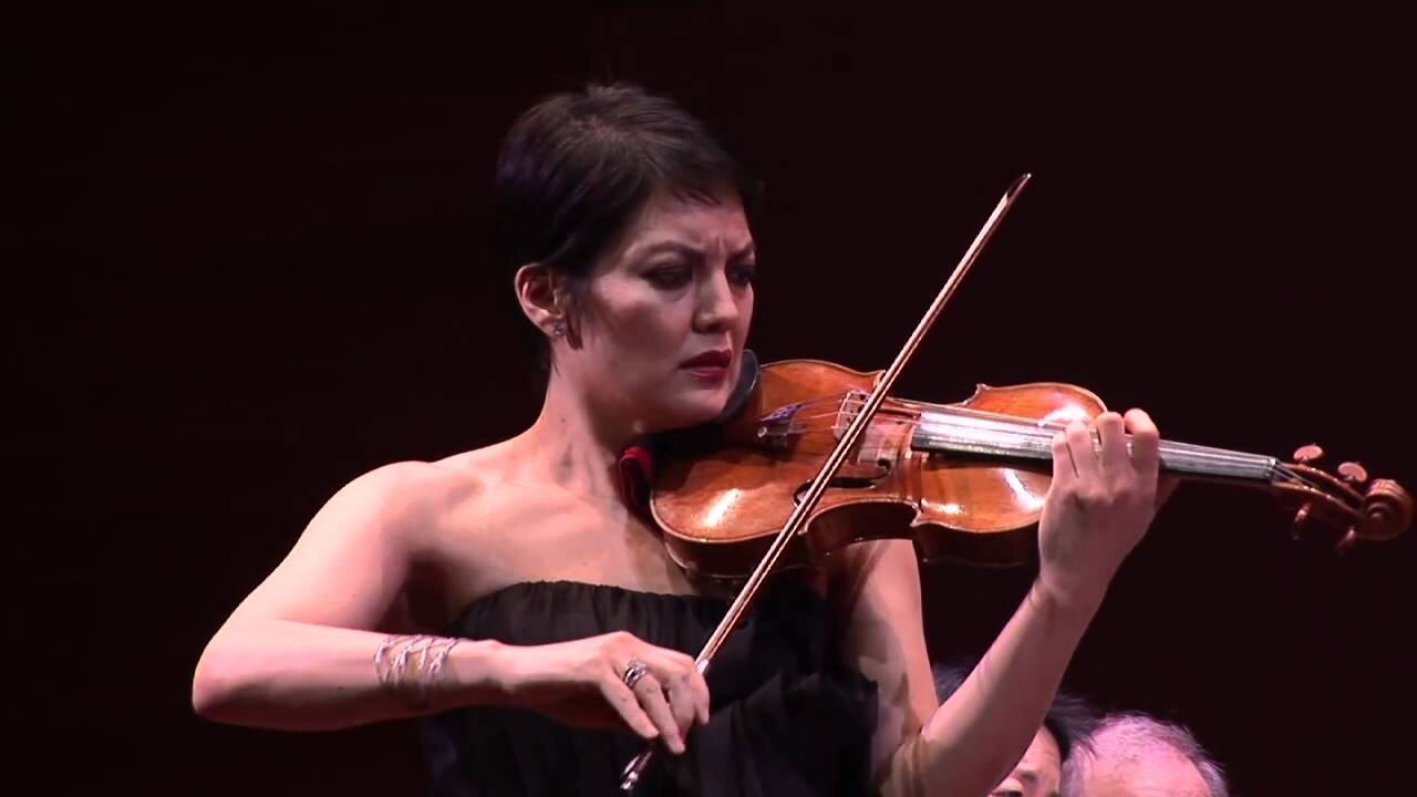 Anne Akiko Meyers a híres 'Vieuxtemps' Guarneri hegedűvel - forrás: Youtube
