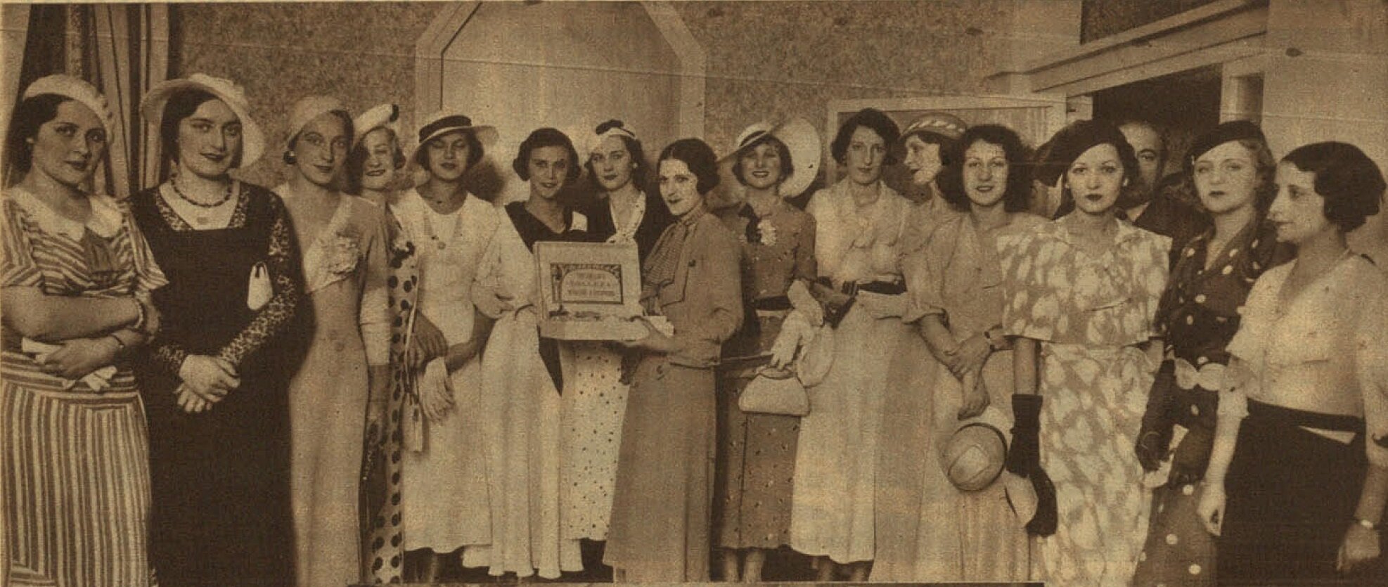 A Miss Európa szépségverseny résztvevői egy madridi szépségszalonban - Forrás: Ahora, 1933.05.27.