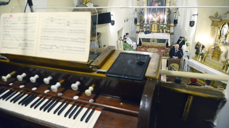 a Szent Mihály-templom felújított orgonájának átadása a Vas megyei Bucsun - forrás: MTI/Filep István