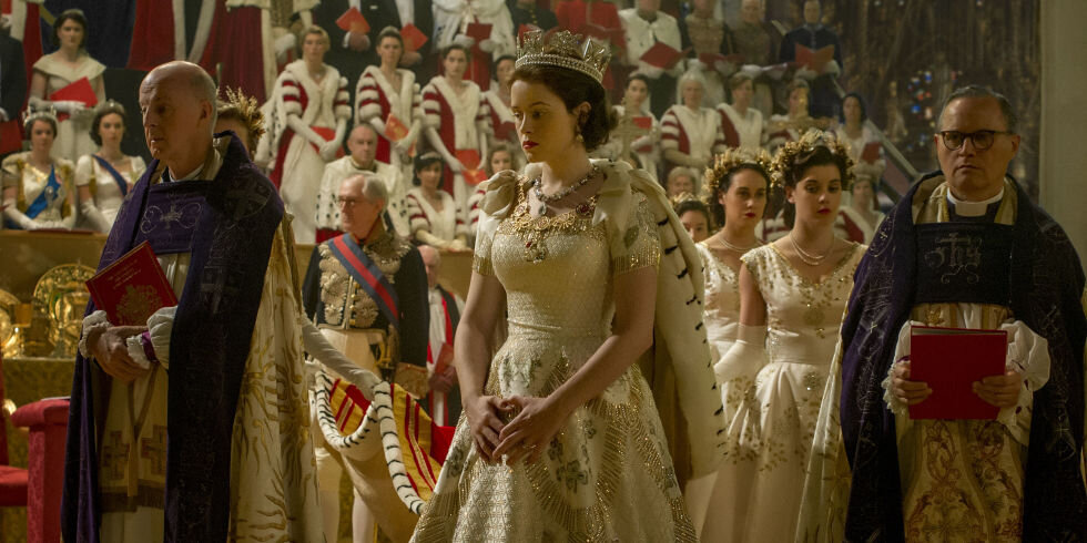 Claire Foy A korona című sorozatban a fiatal II. Erzsébetet alakítja - forrás: port.hu