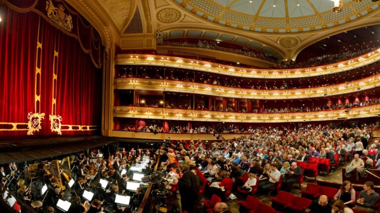 Londoni Királyi Operaház nézőtér - forrás: Royal Opera House FB-oldal