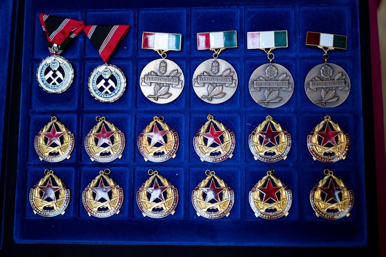 Érmek és kitüntetések a MNM-ban - forrás: a Magyar Nemzeti Múzeum FB-oldala