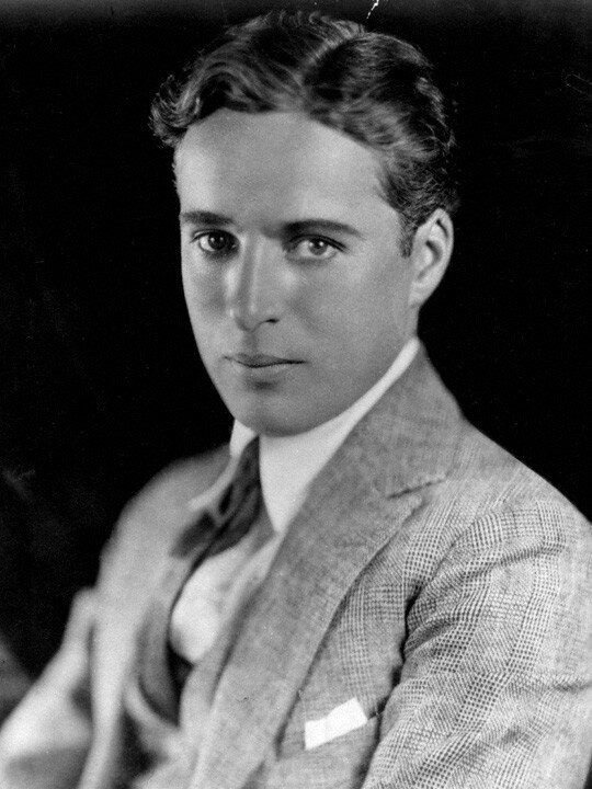 Charlie Chaplin 1920 körül - forrás: wikipedia
