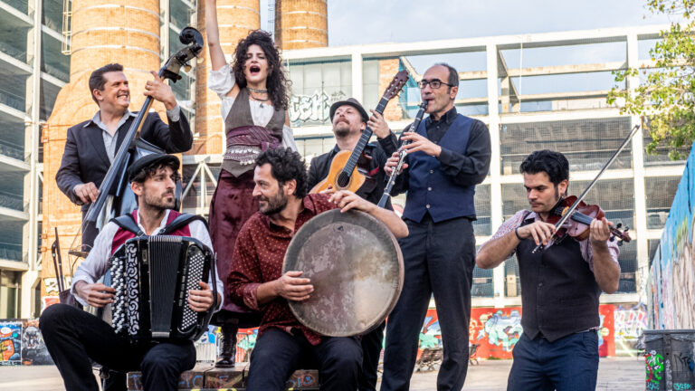 Barcelona Gipsy balKan Orchestra - forrás: Öt Templom Fesztivál
