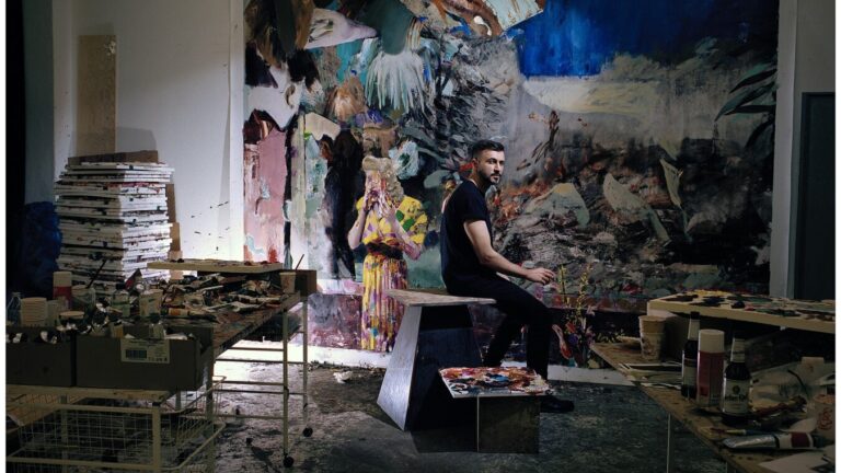 Adrain Ghenie 2014-ben berlini műtermében – forrás: Wikipedia
