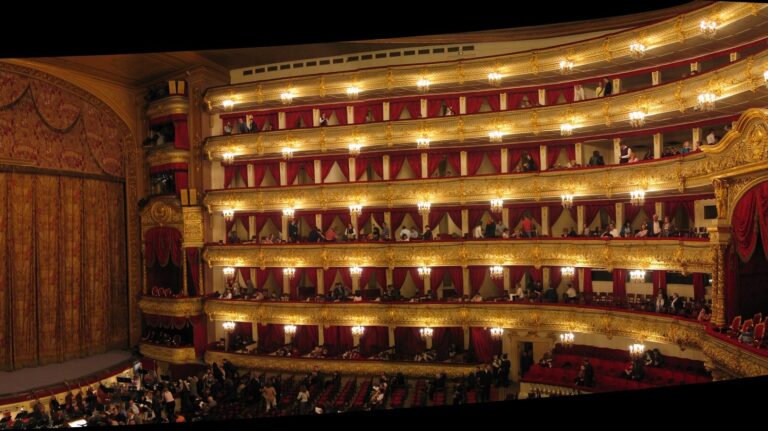 Moszkvai Nagyszínház - A színház nézőtere - forrás: wikipedia