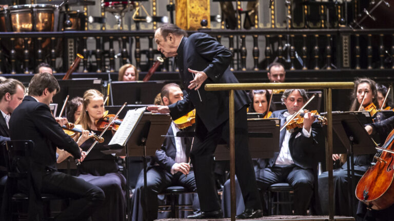 Charles Dutoit conducts MÁV Symphony Orchestra - photo: Máté Steirer