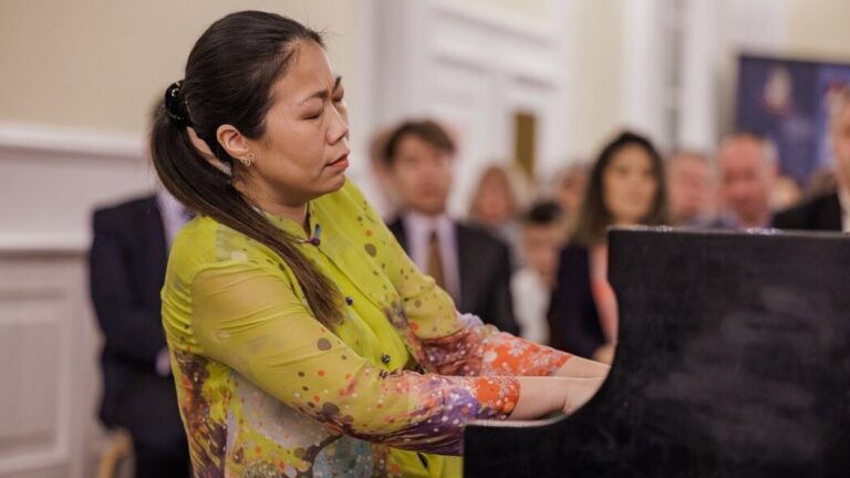 Hsin-ni Liu zongoraművésznő - forrás: Teleki-Tisza-kastély