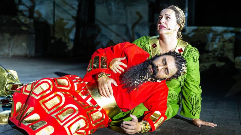 Leo Ann (Nabucco) és Monika Bohinec (Fenena)
