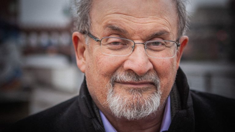 Salman Rushdie 2019-ben - forrás: wikipedia/ChrissKockelmann