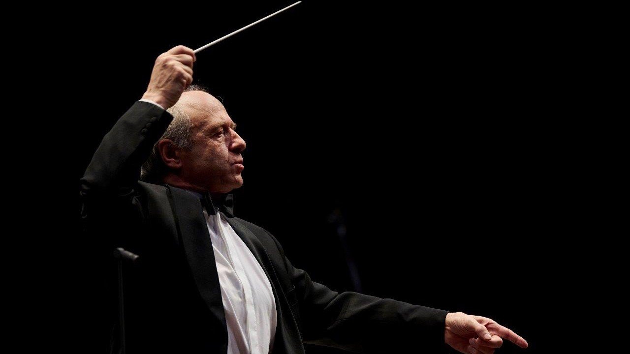 Az Izraeli Filharmonikus Zenekart vezényli Fischer Iván
