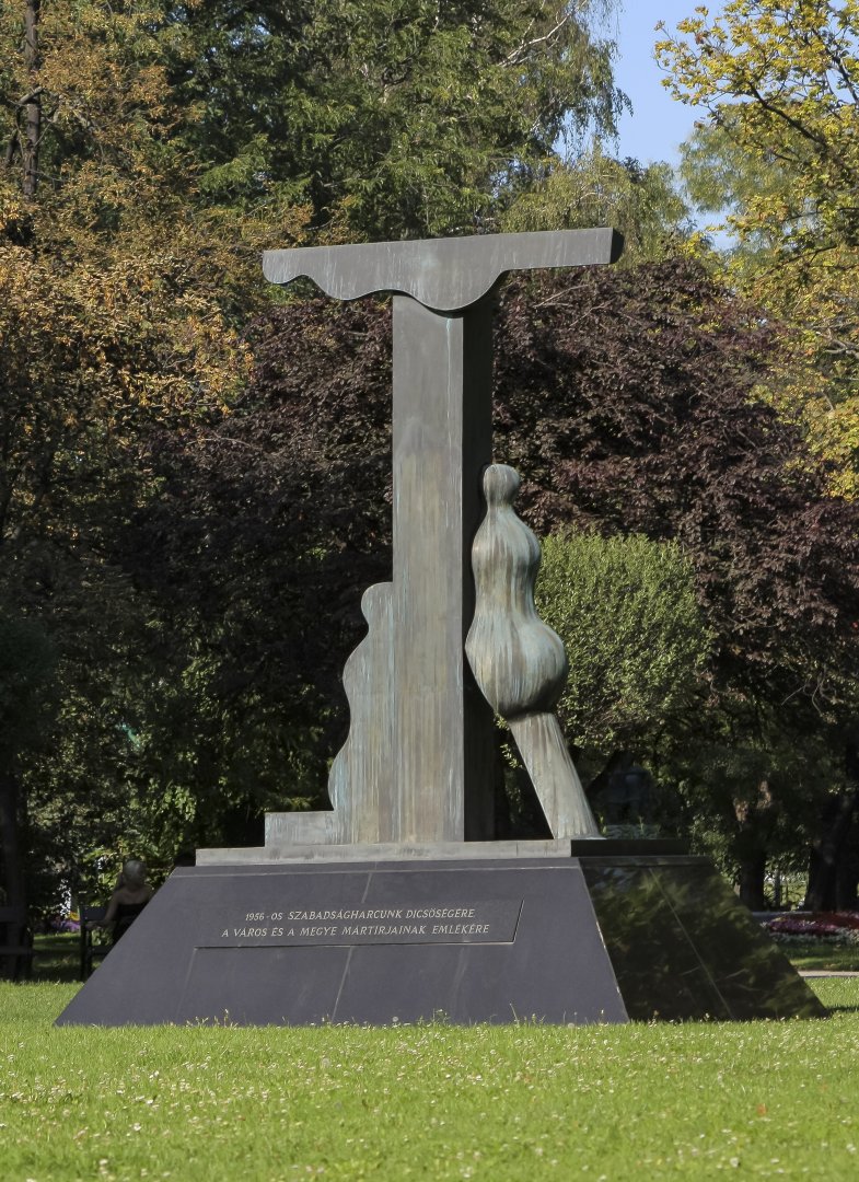Az 1956-os szabadságharc városi és megyei mártírjainak emlékműve (Golgota), 1993, Bisinger József park, Győr