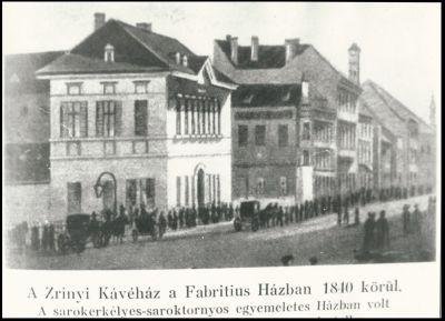 A legelső Zrínyi-ház (a tornyos, sarokerkélyes épület), 1840-es évek - forrás: Magyar Nemzeti Digitális Archívum