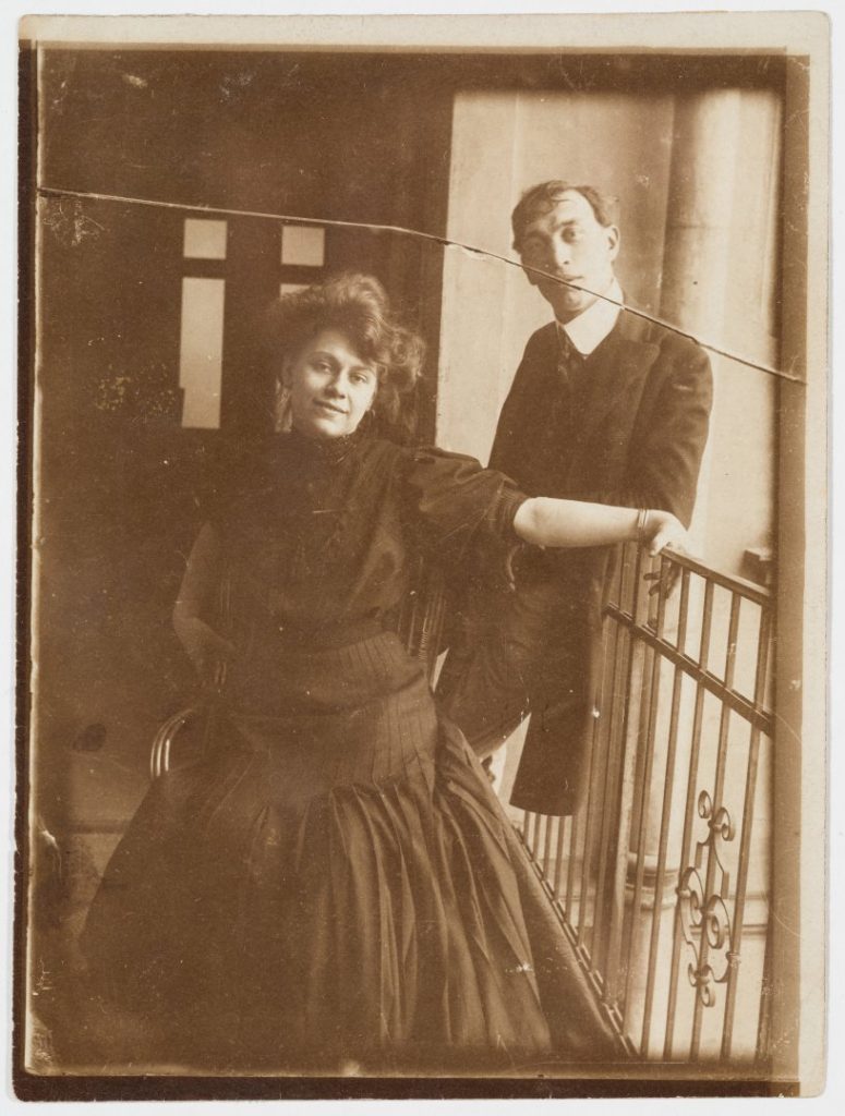 Gulácsy Lajos édesanyjával, feltehetően a Rigó utcai lakásuk gangján (Kiss Ferenc-gyűjtemény) - forrás: Szépművészeti Múzeum - Magyar Nemzeti Galéria
