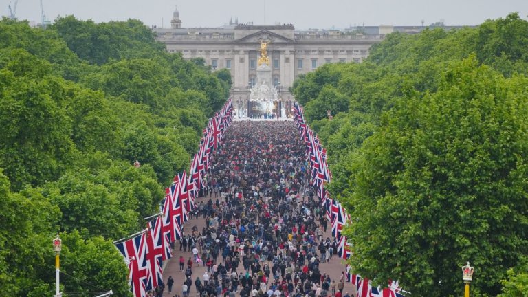Buckingham Palace - forrás: The Royal Family FB-oldala