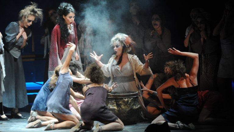 Jelenet a Báthory Erzsébet című opera-musicalből - fotó: Kanyó Béla