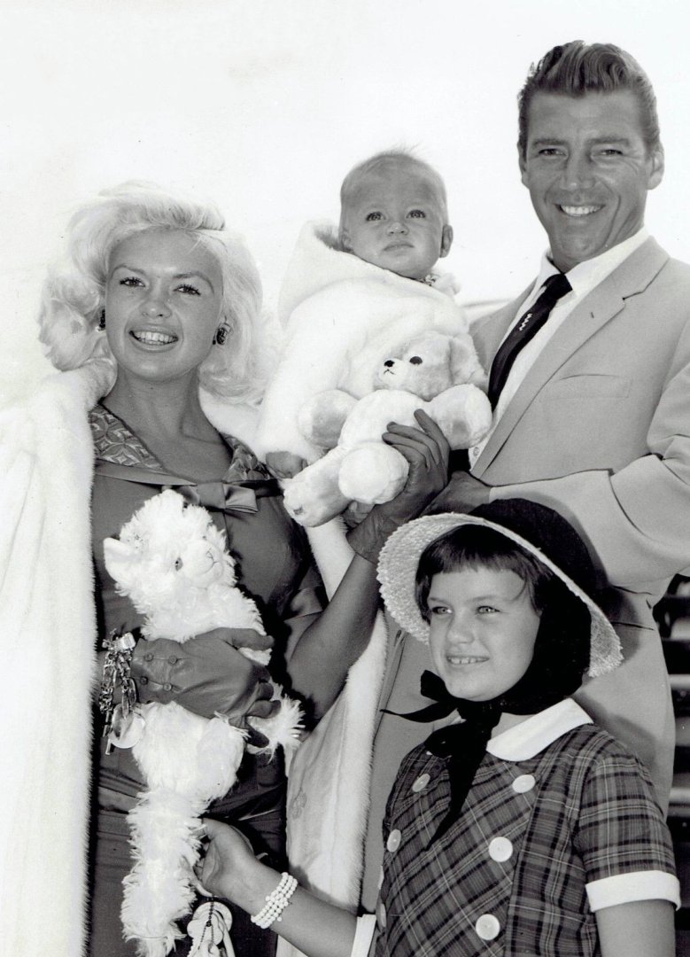 Jayne Mansfield és Mickey Hargitay a gyerekeikkel 1959-ben - forrás: wikipedia