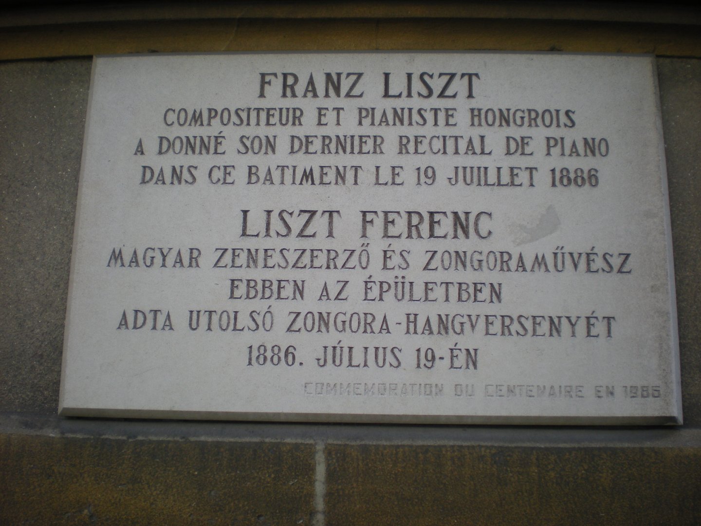 Liszt emléktáblája a kaszinó épületén