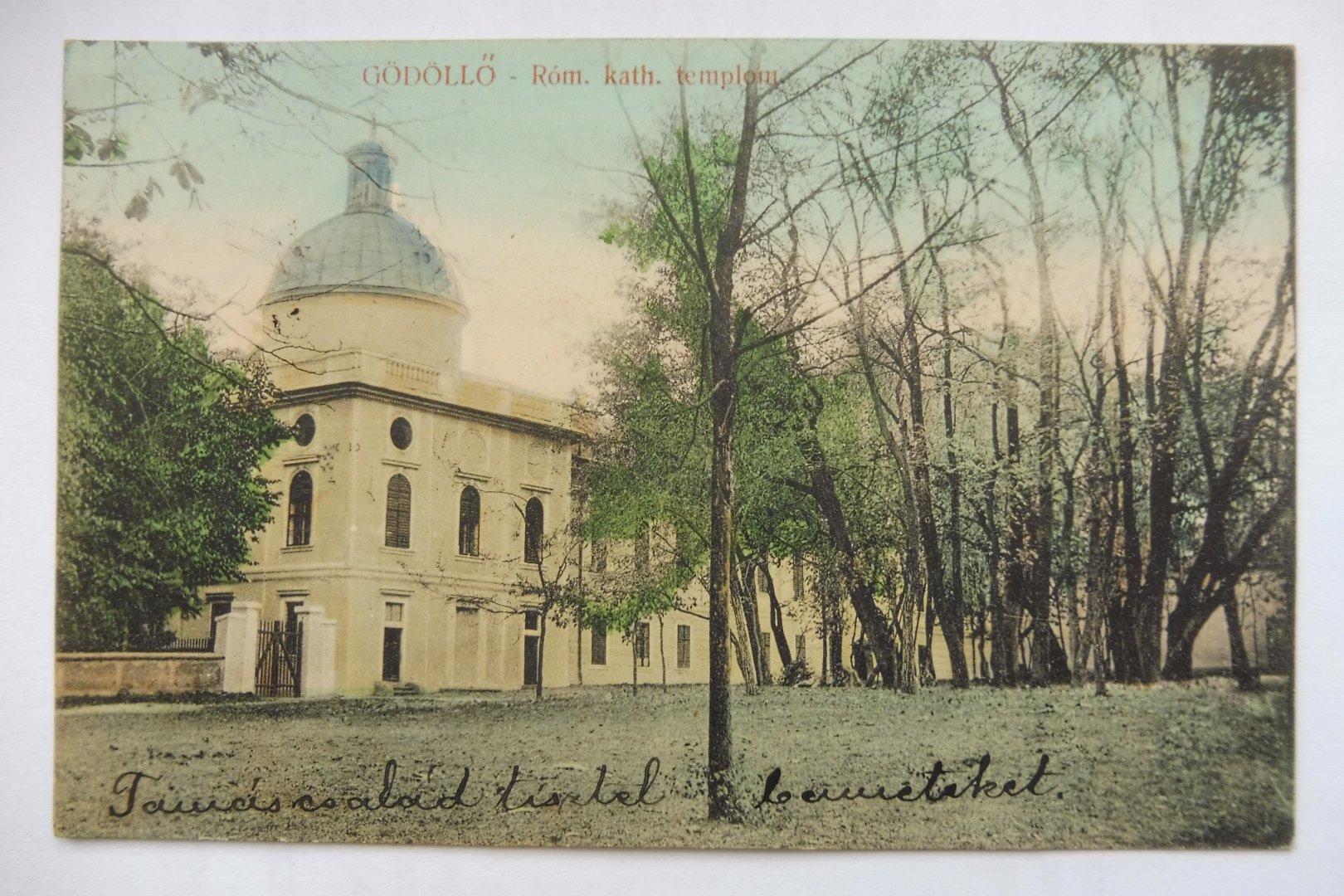 A Gödöllői Királyi Kastély kápolnája, 1909, színezett képeslapGödöllői Királyi Kastély Múzeum gyűjteménye 