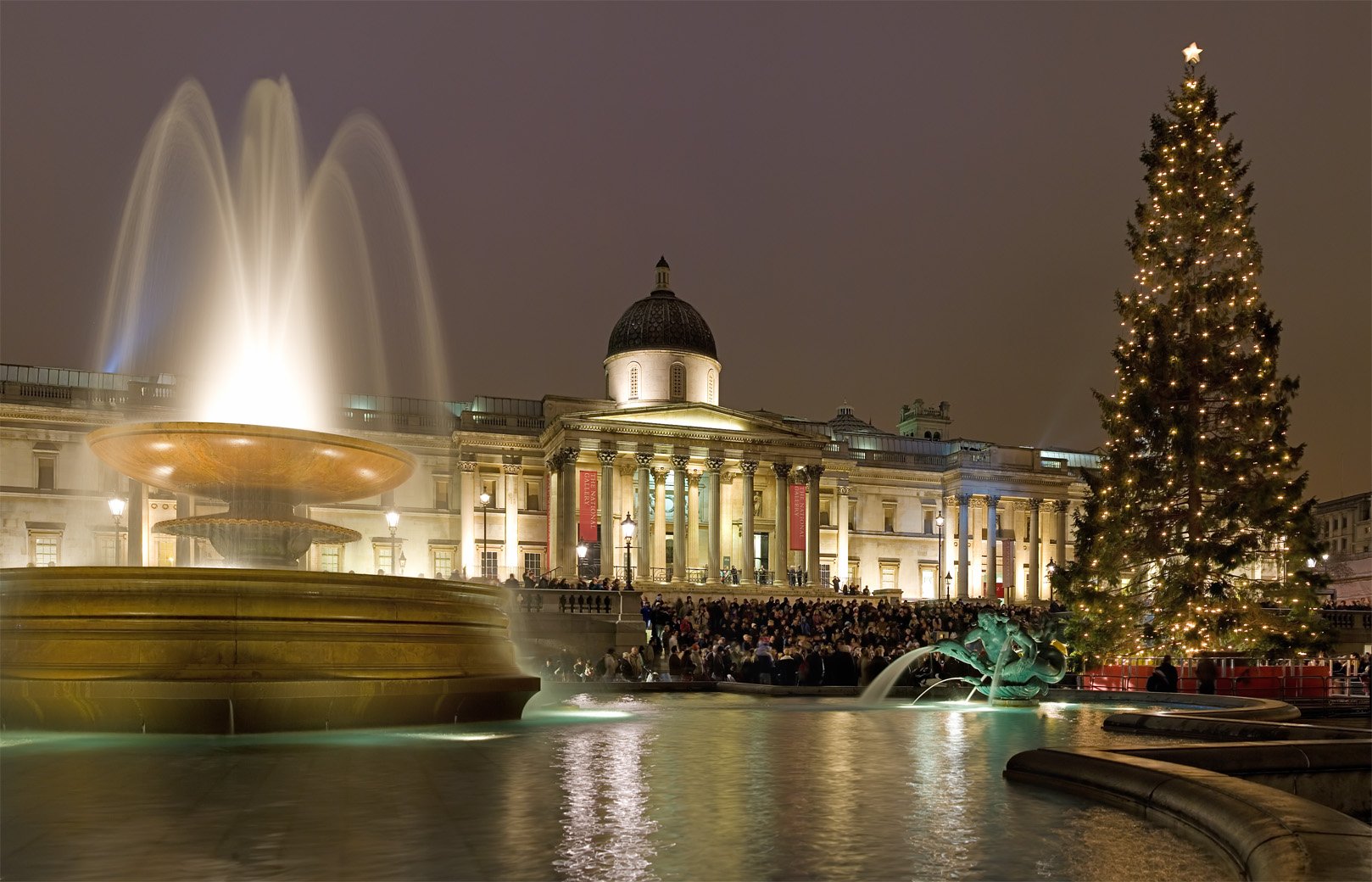 A Trafalgar tér karácsonyfája 2006-ban - forrás: wikipedia