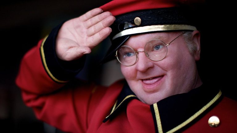 Benny Hill - forrás: Wikipedia