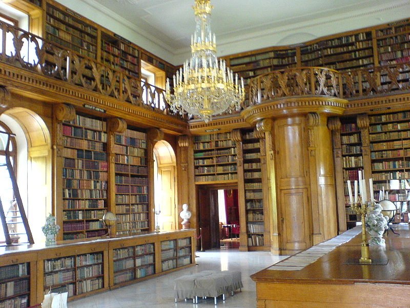 A keszthelyi Festetics-kastély könyvtára - forrás: wikipedia