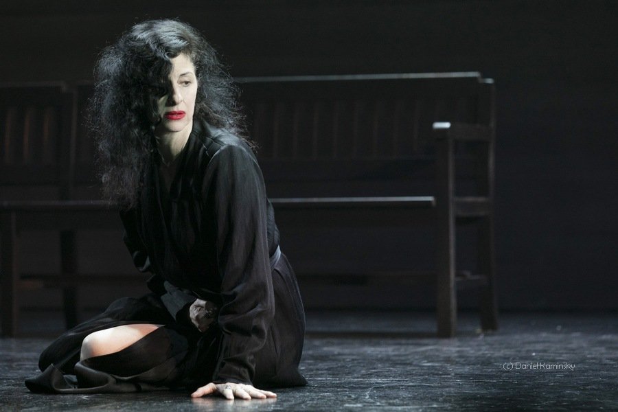 Jelenet az izraeli Gesher Színház Anna Karenina című előadásából - forrás: MITEM