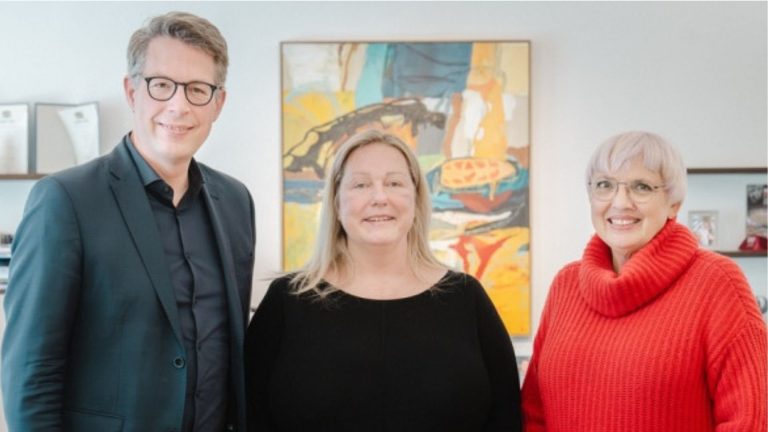 Markus Blume, Katharina Wagner és Claudia Roth - forrás: Axel König / Bajor Állami Tudományos és Művészeti Minisztérium