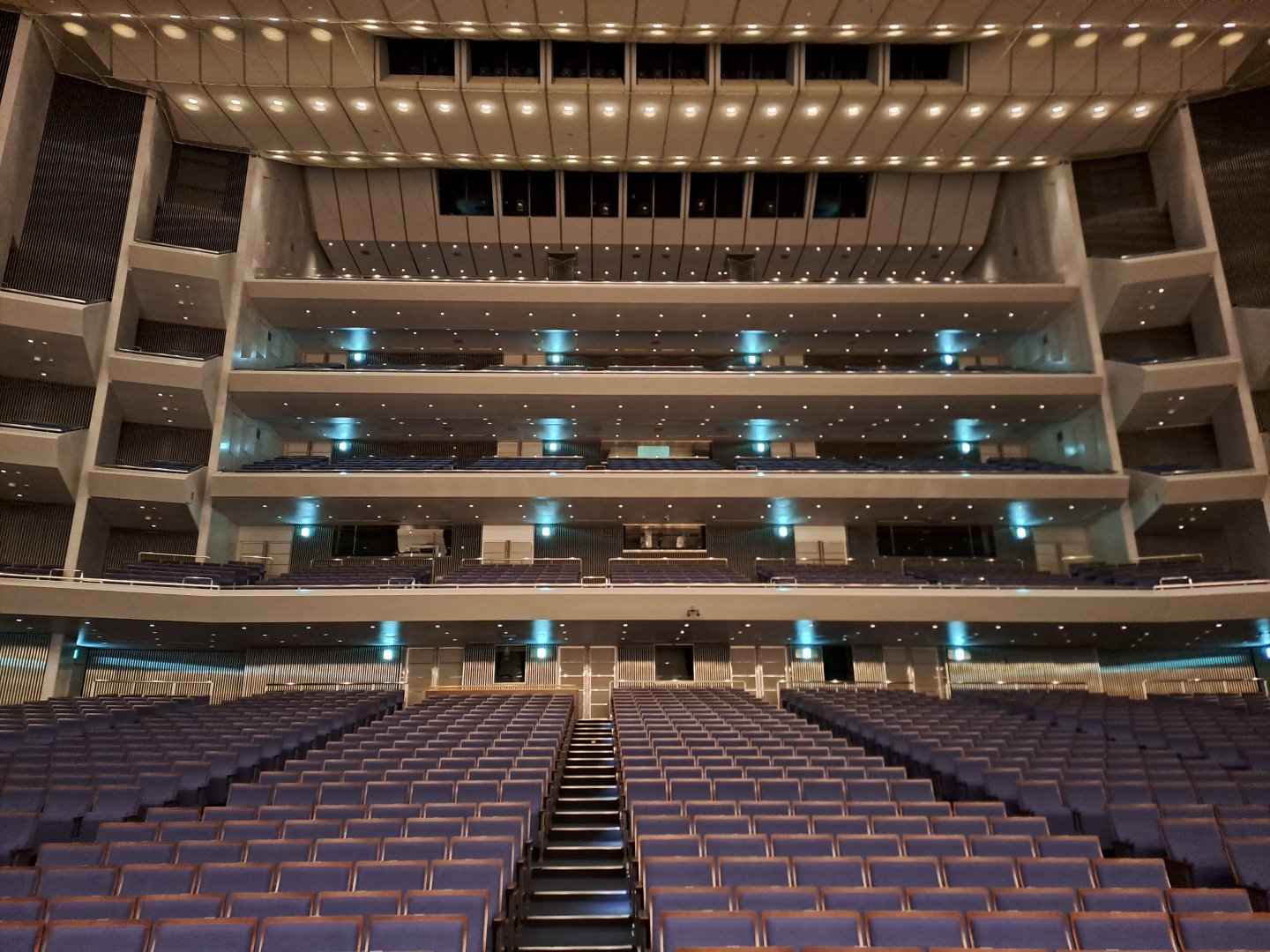 Az Ehime Prefectural Civic Cultural Hall Matsuyamában