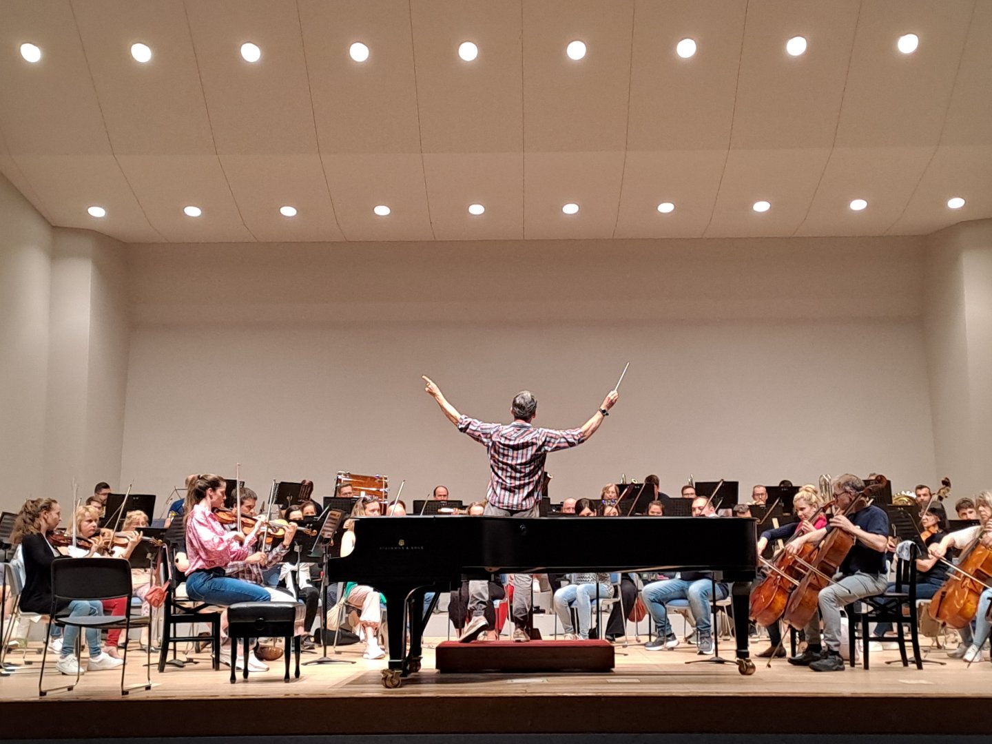 Mario Kosik és a MÁV Szimfonikus Zenekar a Yamagata Terssában