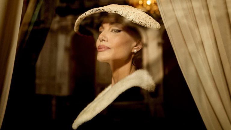 Részlet a Maria Callas életéről szóló Maria című filmből, címszerepben Angelina Jolie - fotó: Pablo Larra/Velencei Filmfesztivál