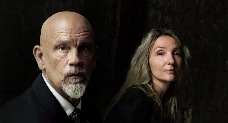 John Malkovich és Anasztaszja Tyerenkova - fotó: Maurice Haas & Lada Vesna