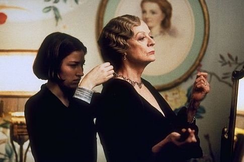 Kelly Macdonald és Maggie Smith a Gosford Park című filmben - forrás: port.hu