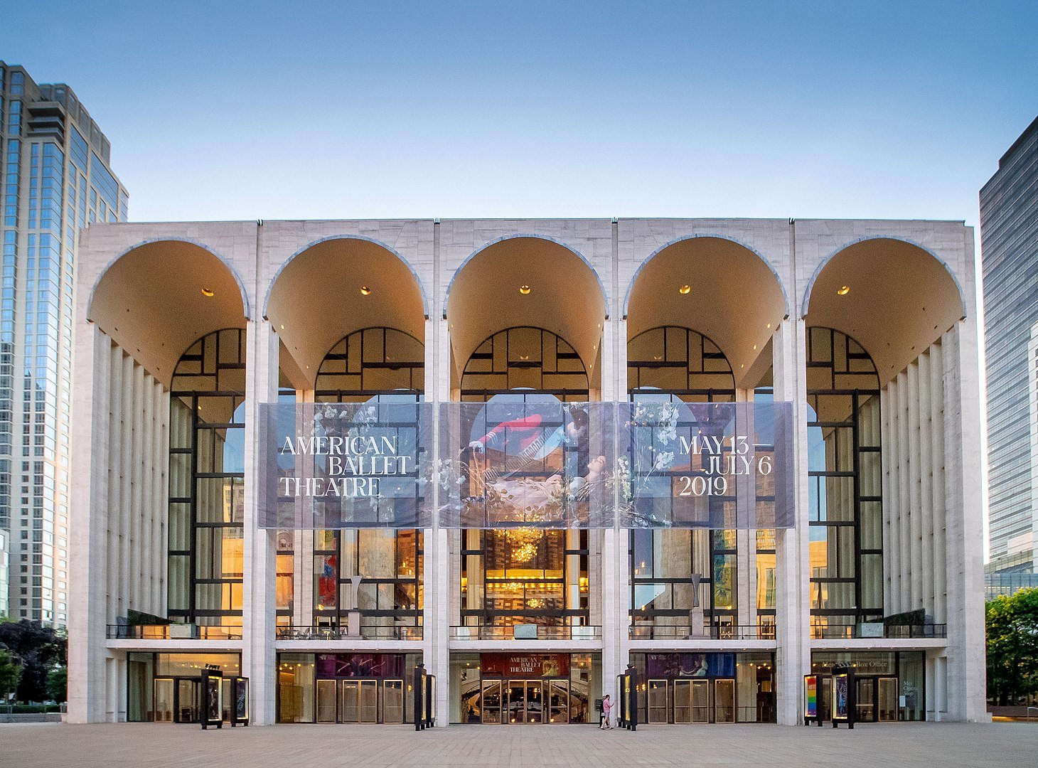 Metropolitan Opera House, Lincoln Center for the Performing Arts, New York City - forrás: wikipedia