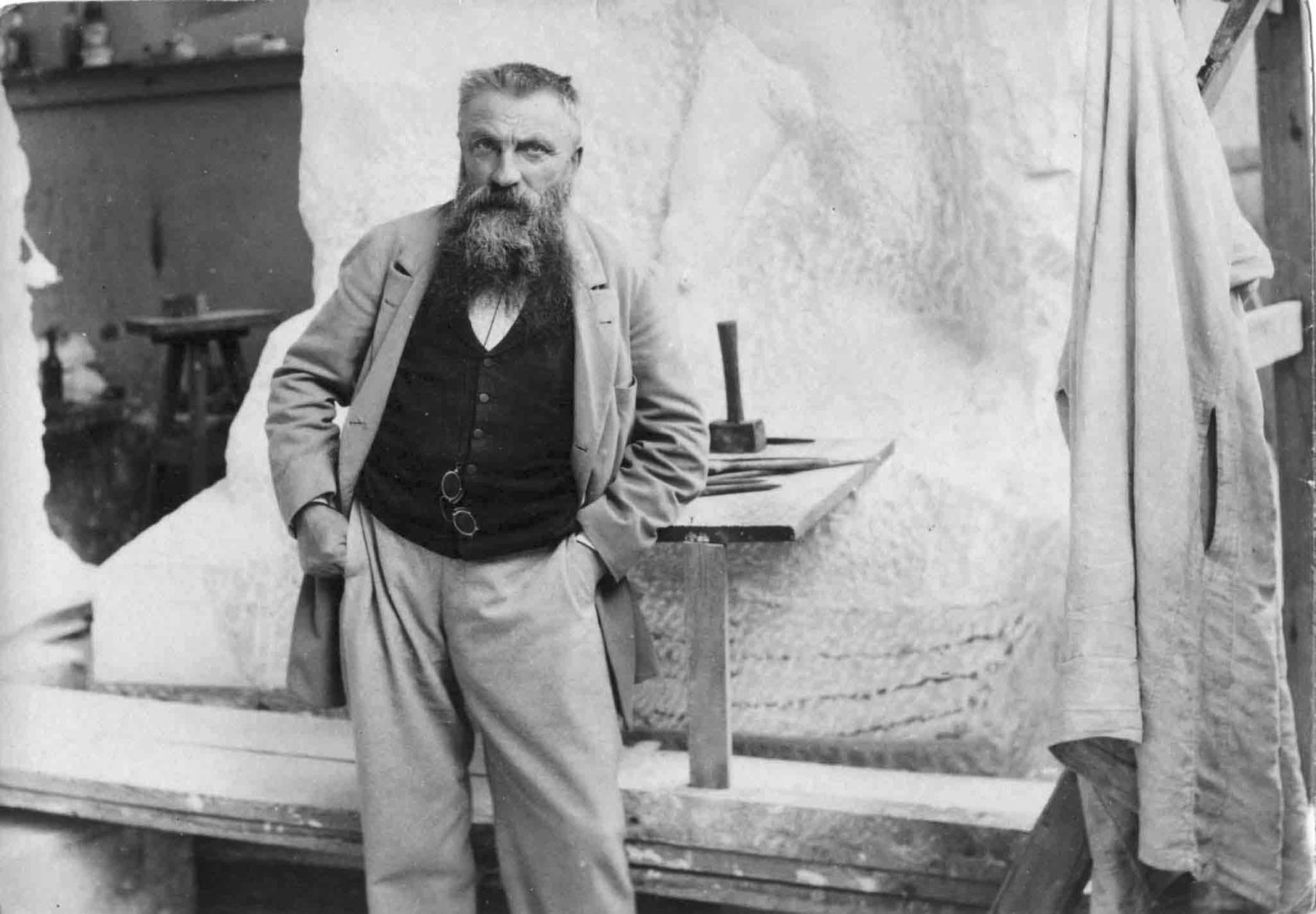 Rodin a műtermében, 1898 - forrás: wikipedia