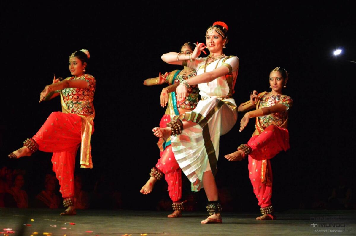 Indiai tánccsoport előadása - forrás: Duna Karnevál 