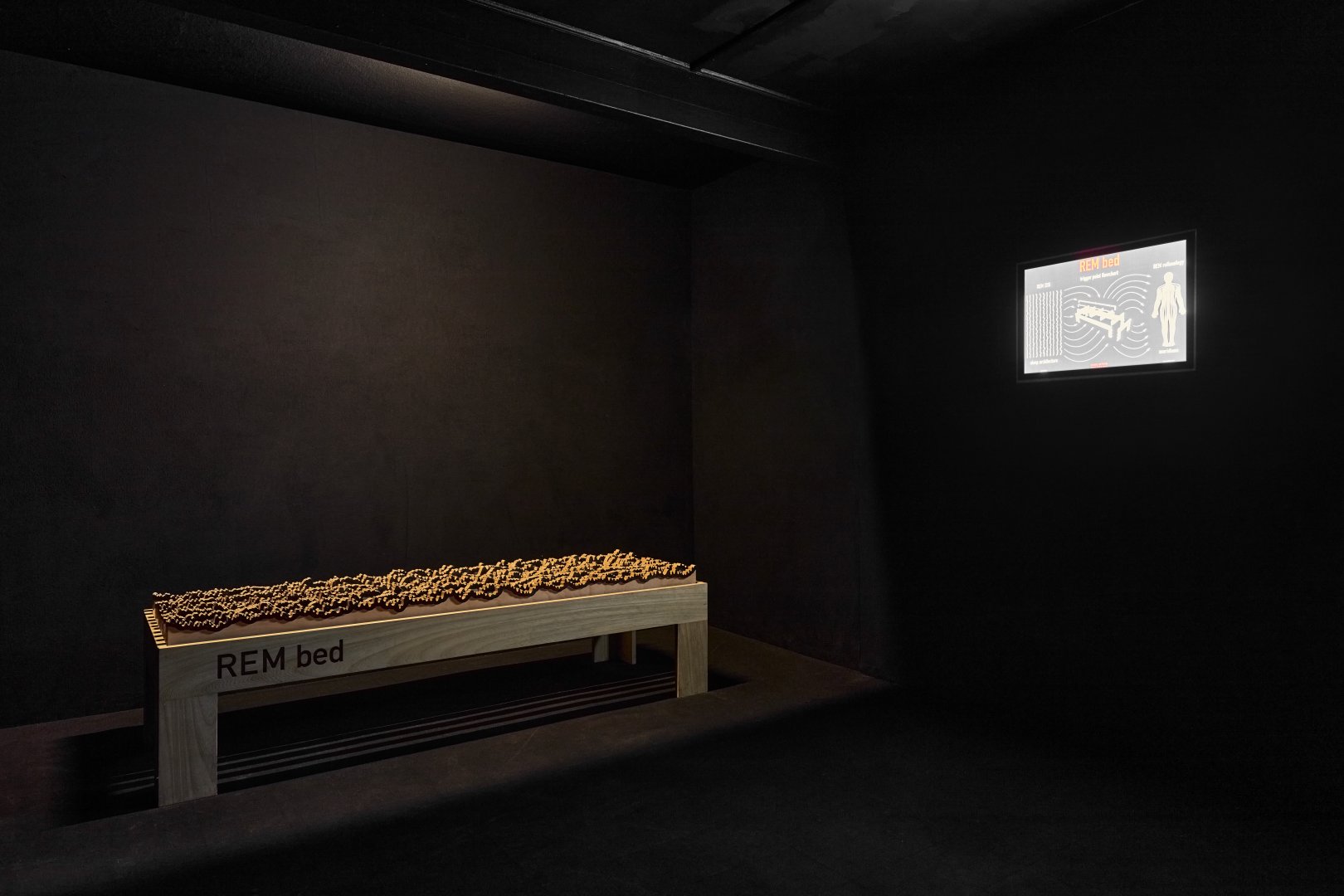 Lakner Antal: REM bed, 2019 - forrás: Light Art Museum Budapest