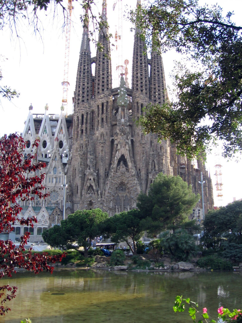 Gaudi munkája - a Sagrada Família - forrás: wikipedia